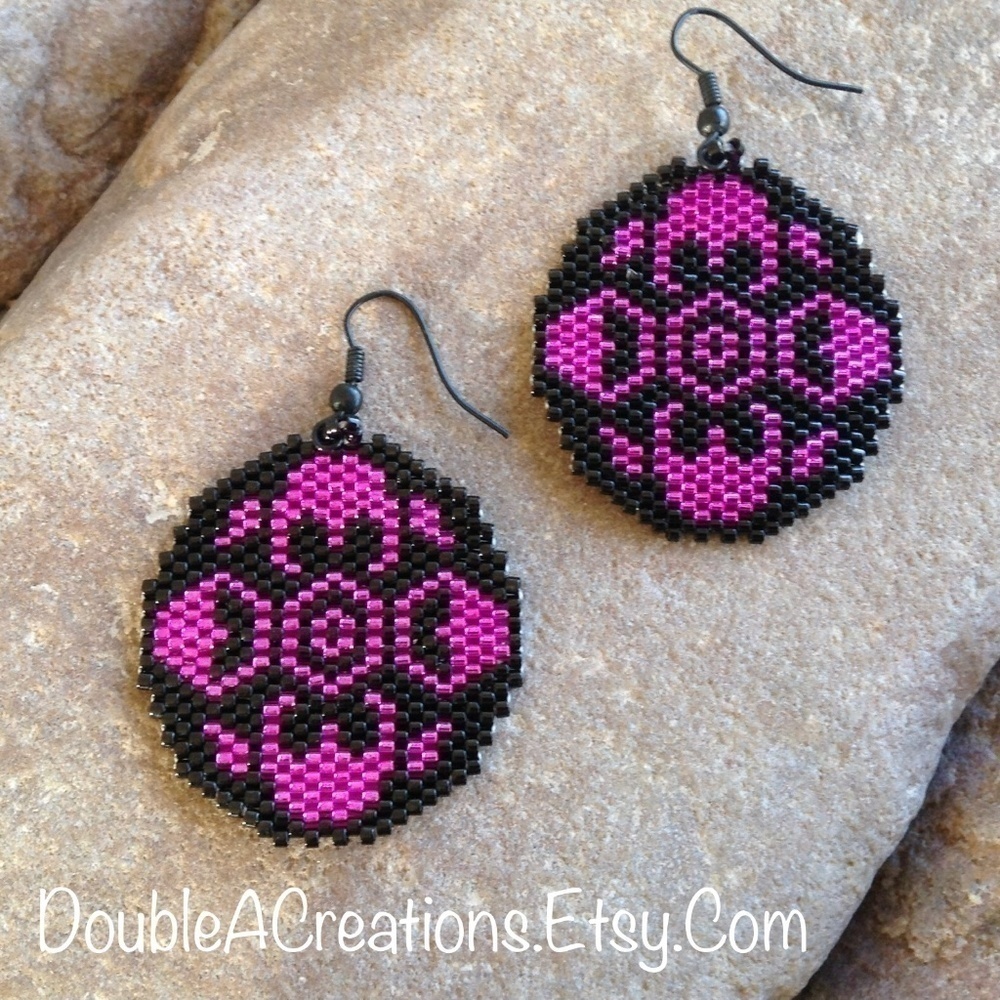 𝅺HOT Pink Round Southwest Beaded Earrings